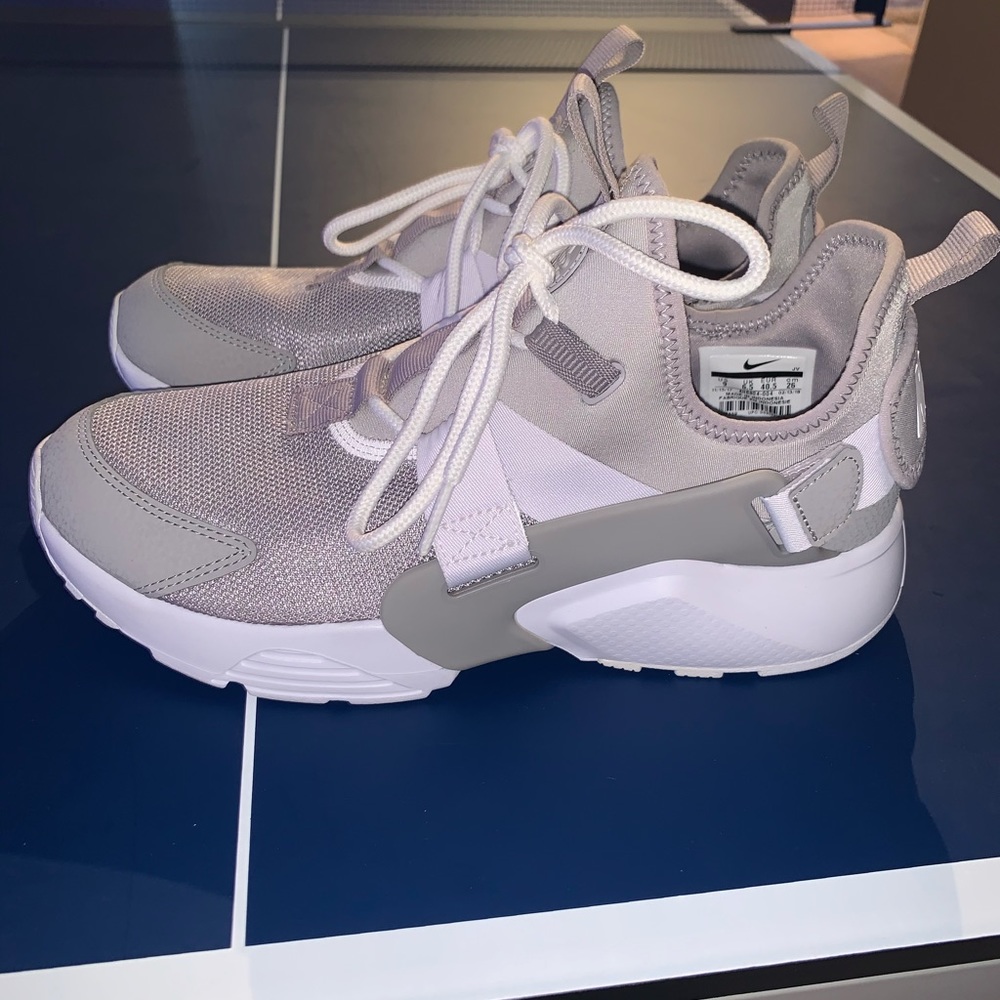 Woman’s Nike Air Huaraches low casual